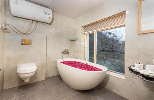 Srinagar Hotel | Marina Drung Waterfall By Stay Pattern