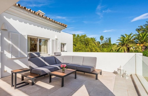 Sotogrande Cottage | Marina House with pool!