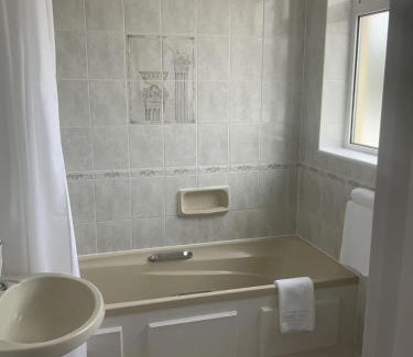 St. Helier Hotel | Marina Metro Hotel