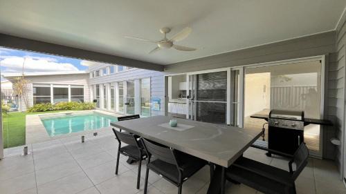 Pelican Waters House | Marina View