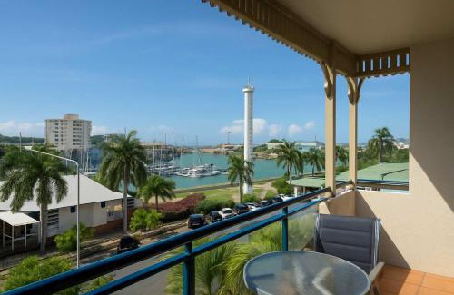 South Townsville Apartment | Marina View Studio - Steps away from CBD, Ferry & Stadium