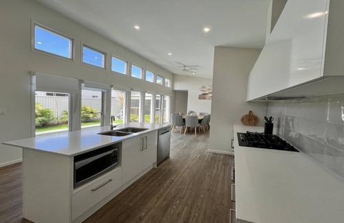 Pelican Waters House | Marina View - Your dream holiday retreat in Pelican Waters