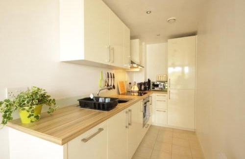 Hull Apartment | Marina Water View Apartment