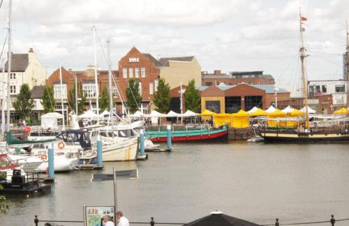 Hull Apartment | Marina Water View Apartment
