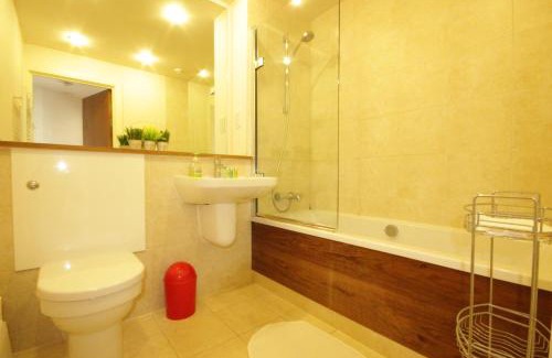 Hull Apartment | Marina Water View Apartment