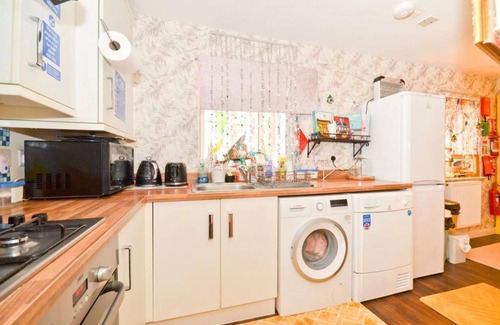 East Cowes House | Marinaa Inn, Welcome Home
