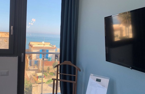 Palermo Apartment | Marine- Ginestre Vista Panoramica. Fronte Spiaggia a 5 min dal Centro di Palermo