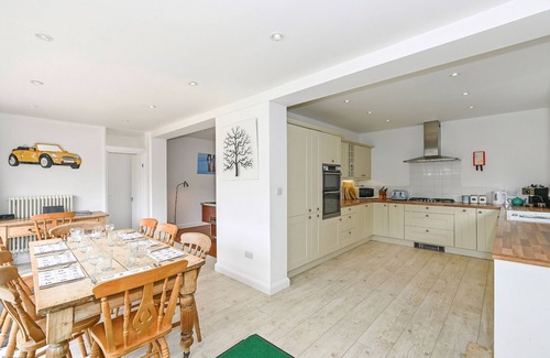 East Wittering Cottage | Marine House by inspirestays.com - a cottage that sleeps 9 guests in 5 bedrooms
