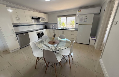 Port Vincent Apartment | Marine Parade Holiday Unit 2- 3 bedroom downstairs unit- Off Peak Special!