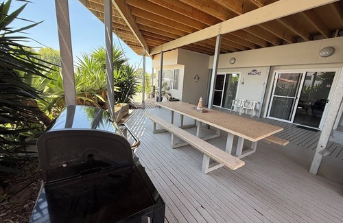 Port Vincent Apartment | Marine Parade Holiday Unit 2- 3 bedroom downstairs unit- Off Peak Special!
