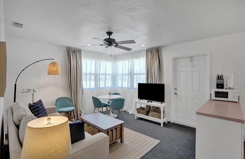 Hollywood South Central Beach Apartment | Marine Villas # 8