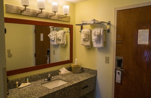 West Yarmouth Hotel | Mariner Motor Lodge- "Where People Come By Choice And Not By Chance".