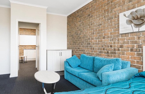 Plympton Park Hotel | Marion Motel and Apartments