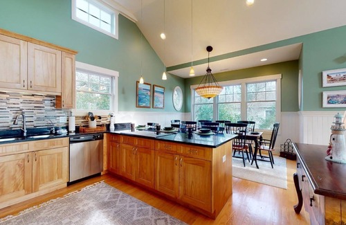 Cape Fear Station House | Maritime Forest retreat close to East Beach!
