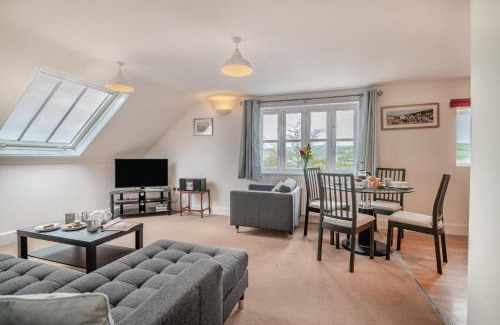 West Bay Apartment | Maritime House Apartment