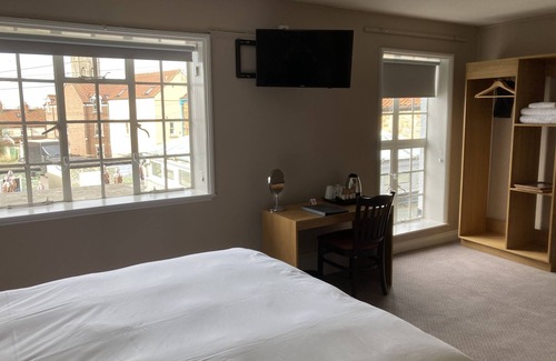 Glastonbury Hotel | Market House