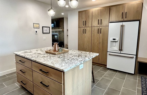 Cody House | Markham 40 - Modern Comfort in the Heart of Cody - Sleeps 10