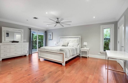 Delray Beach House | Markland Mansion' Pool Hot Tub Block off Atlantic Ave