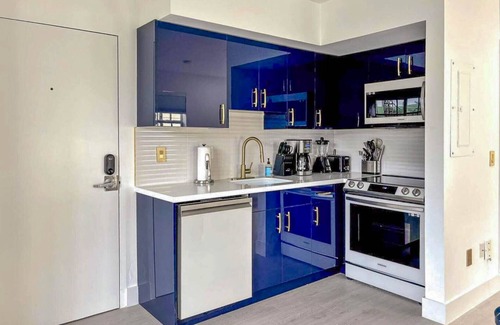 South Pointe Condo | Marley SOFI, Brand New! Luxury Condo, Heated Pool! Steps to the Beach!