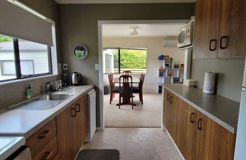 Wharewaka House | Marlow Grove with a Short walk to Lake, Quiet cul de sac location
