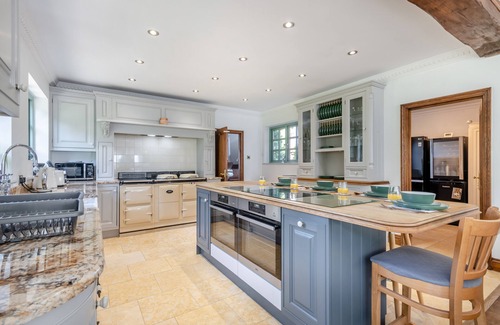 Coltishall House | Marlpit House - Seven Bedroom House, Sleeps 14