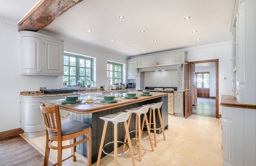 Coltishall House | Marlpit House - Seven Bedroom House, Sleeps 14
