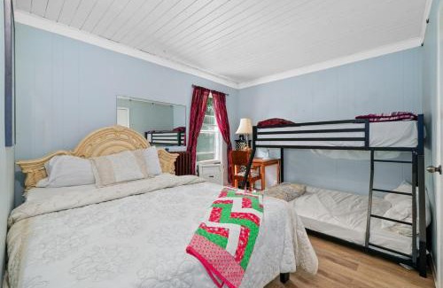 Marmora Apartment | Marmora and Lake Inn Apartment-Sleeps 5 guests