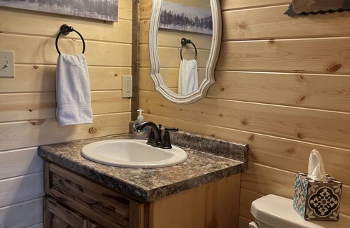 Coram Cabin | Marmot Cabin - Amish Cabin 5 Miles from Glacier