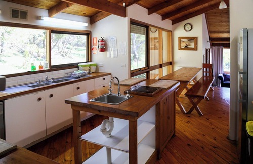 Harrietville Ski Chalet | Marmot Lodge - Group accommodationn30km to Hotham, walk to pubs/cafes
