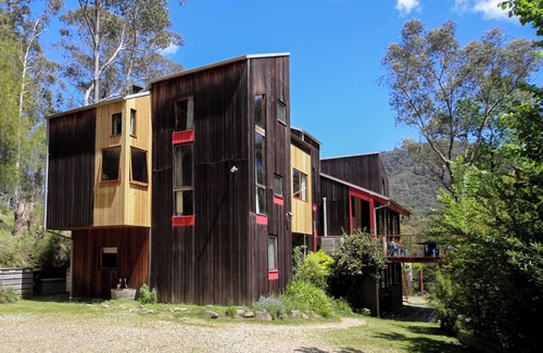 Harrietville Ski Chalet | Marmot Lodge - Group accommodationn30km to Hotham, walk to pubs/cafes