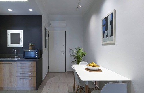 Mousio Apartment | Marnis10 3rd Modern Haven near Archaeological Muse