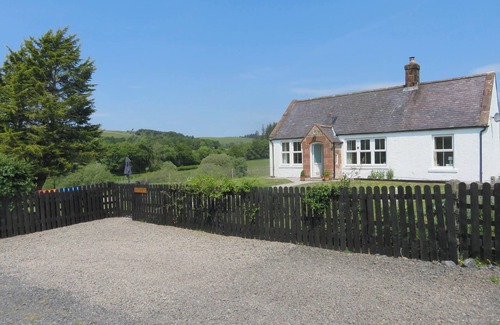 Thornhill Cottage | MARR COTTAGE, pet friendly, with a garden in Thornhill