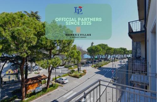 Desenzano del Garda City Centre Apartment | Marriott Cocktail Lake Front Family apartment DesenzanoLoft Official Partner Homes & Villas by Marriott Bonvoy