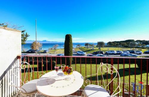 Sirmione Apartment | Marriott Eden Lake view and private beach renovated in 2025 DesenzanoLoft Official Partner Homes & Villas by Marriott Bonvoy