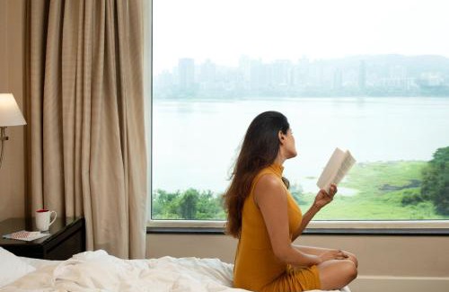Powai Hotel | Marriott Executive Apartment - Lakeside Chalet, Mumbai