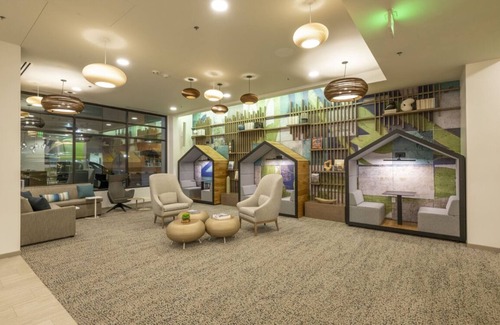 Downtown Colorado Springs Hotel | Marriott Hotel in downtown Colorado Springs with indoor pool,WiFi, fitness room