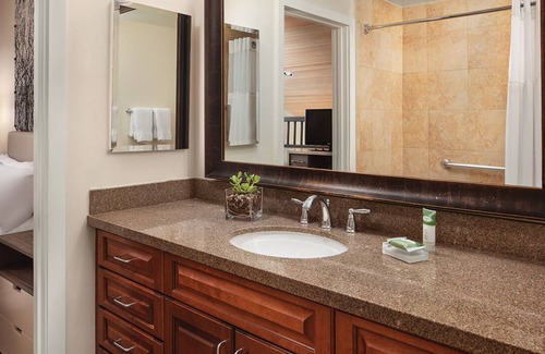 Highland Meadows Resort | Marriott's StreamSide Douglas in Vail located near world's premier ski slopes.