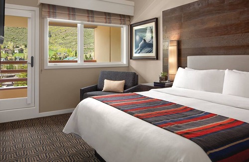 Highland Meadows Resort | Marriott's StreamSide Douglas in Vail located near world's premier ski slopes.