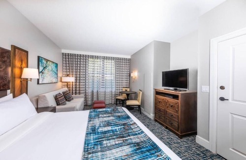 Lakeside Park Resort | Marriott Timber Lodge at Lake Tahoe. Perfect for skiing or nature walks.