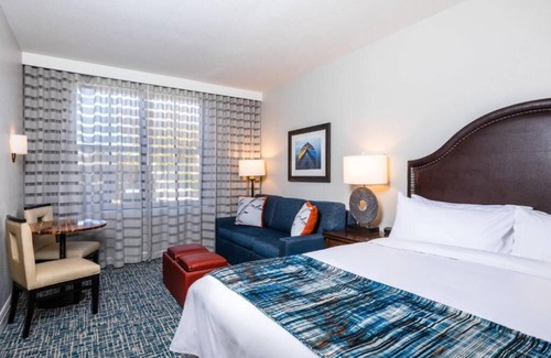 Lakeside Park Resort | Marriott Timber Lodge at Lake Tahoe. Perfect for skiing or nature walks.