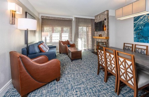 Lakeside Park Resort | Marriott Timber Lodge at Lake Tahoe. Perfect for skiing or nature walks.