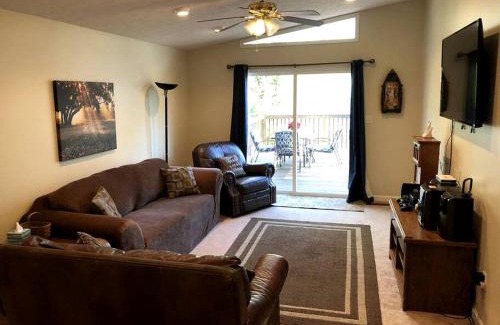 Guntersville House | Marshall County Lake Escape: Pet-Friendly Rental with Boat Slip for Big Groups on Guntersville Lake