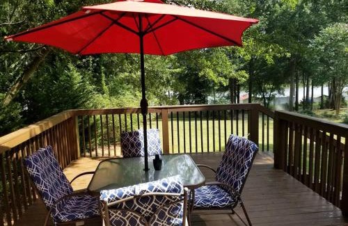 Guntersville House | Marshall County Lake Escape: Pet-Friendly Rental with Boat Slip for Big Groups on Guntersville Lake