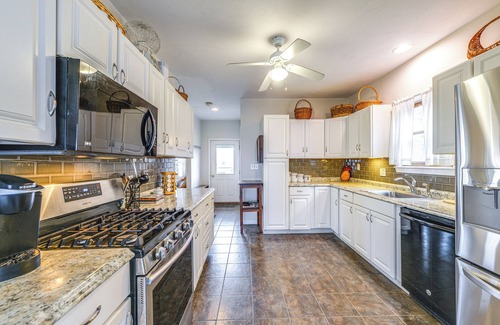 Brant Rock House | Marshfield Home w/4 Decks & Private Beach Access!
