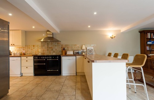 Sudbourne Ski Chalet | Marshlands - Seven Bedroom Barn, Sleeps 16 with hot tub