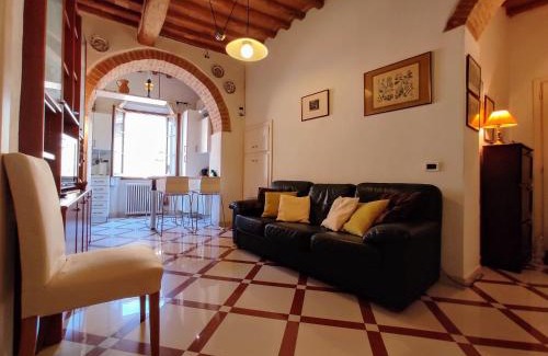 San Gimignano City Centre Apartment | Marta House
