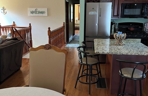 Aquinnah House | Martha's Vineyard Cozy Getaway Near Picturesque Philbin Beach