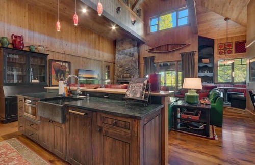 Truckee House | Martis Camp Barn Styled Cabin - Stunning 3 BR Walk to Family Barn and Camp Lodge!