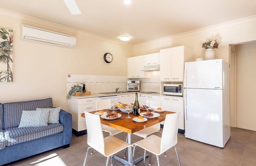 Nelson Bay Apartment | Martys, 7/2 Intrepid Cl - pool , air con , Wi-Fi and linen