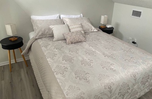 Gulfport Hotel | Marvel GulfCondo - One Bedroom Hotel, Sleeps 4